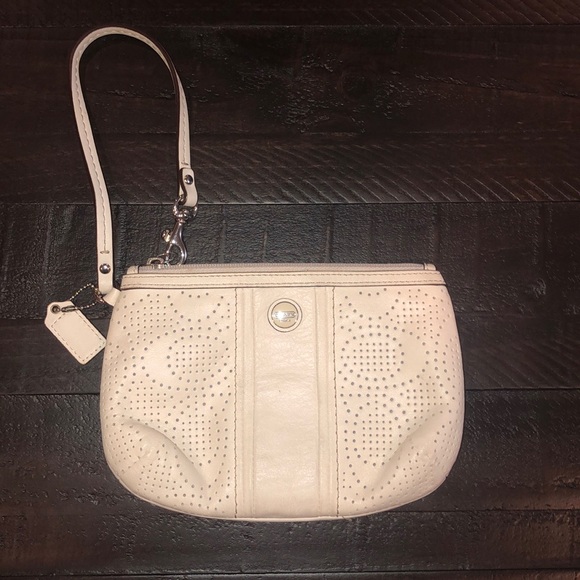 Coach Handbags - COACH wristlet